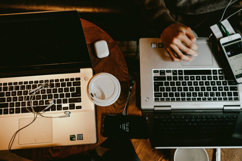 Materiais grátis de Inteligência Artificial com e-books, guias em PDF, prompts de IA, checklists e recursos digitais para aprender, criar e automatizar com IA.